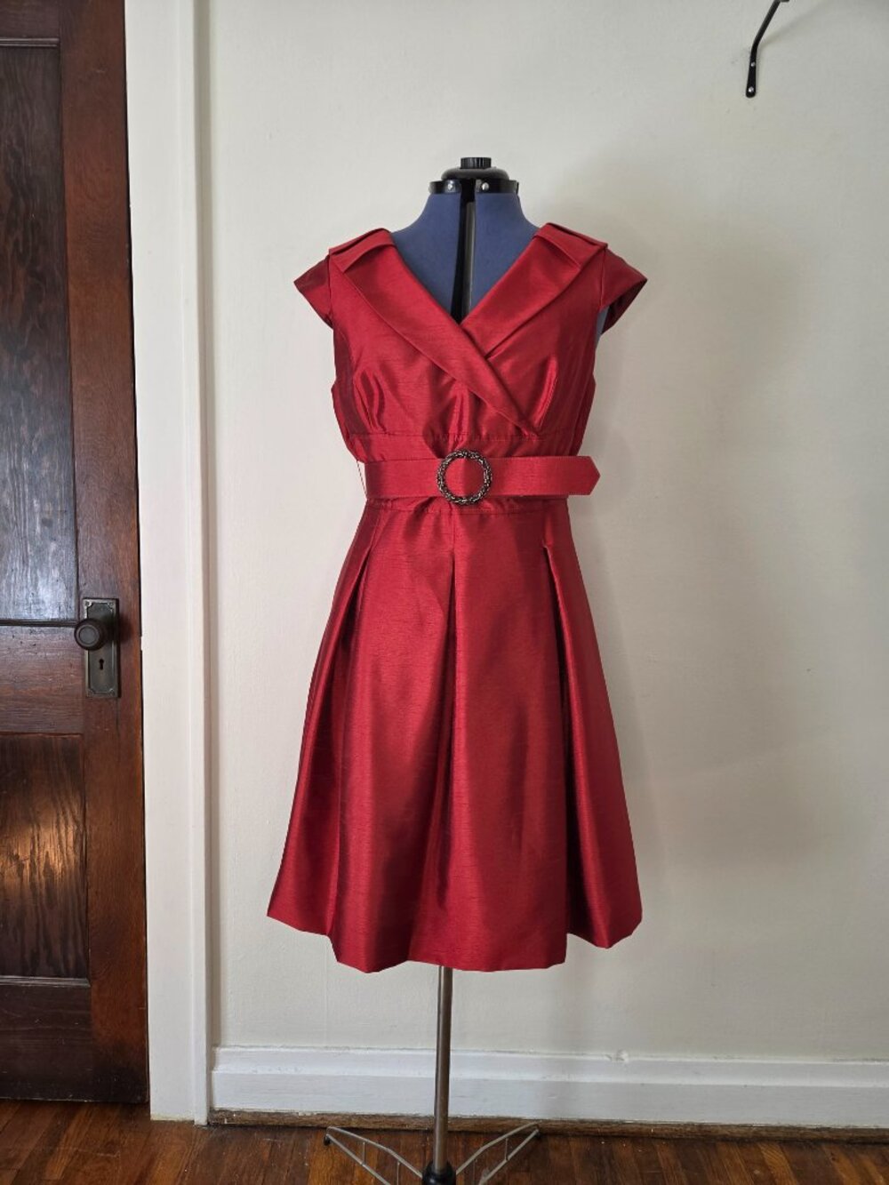 NWT Tahari Red Pleated Cap Sleeve V-Neck Midi Dress With Matching Belt
